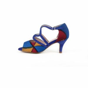 Himba Shoes - Danse Femme -Escarpins MAHE BLUE. Le parfait mélange de style et de confort avec son cuir bleu électrique et son tissu africain emblématique. Talon de 4 cm pour une touche d'élégance tout en restant à l'aise. Chaussures de danse idéales pour la Kizomba, Ginga et Semba car elles sont extrêmement confortables.