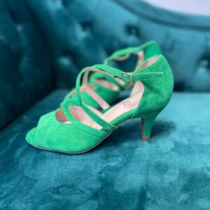 Himba Shoes - Danse Femme. Escarpins BARAKA en cuir retourné vert. Apportez une touche d’originalité à vos tenues avec des talons originaux et colorés, au quotidien ou pour danser car ils sont extrêmement confortables. Ces chaussures sont idéales pour les amateurs de Kizomba, Semba et Ginga.